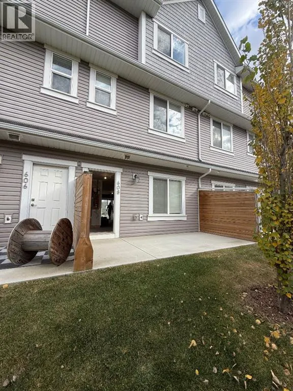 608 Copperstone Manor SE