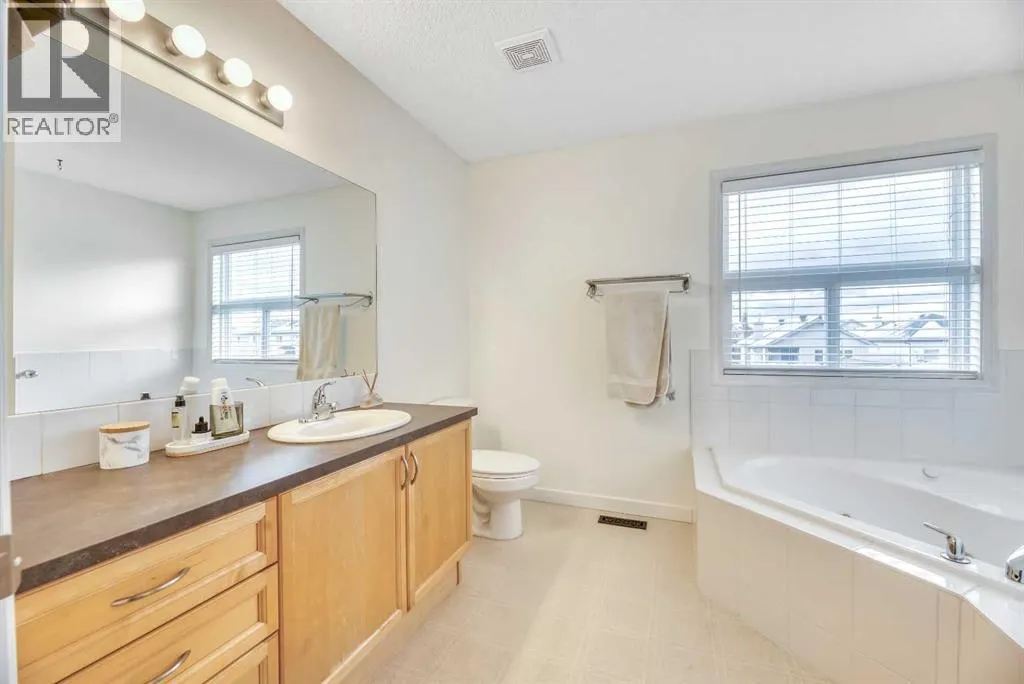 84 Evermeadow Manor SW