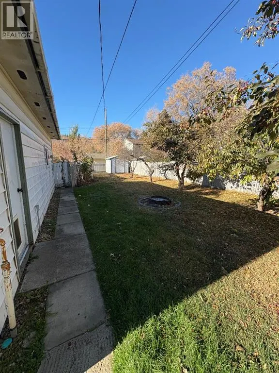 10926 93 St