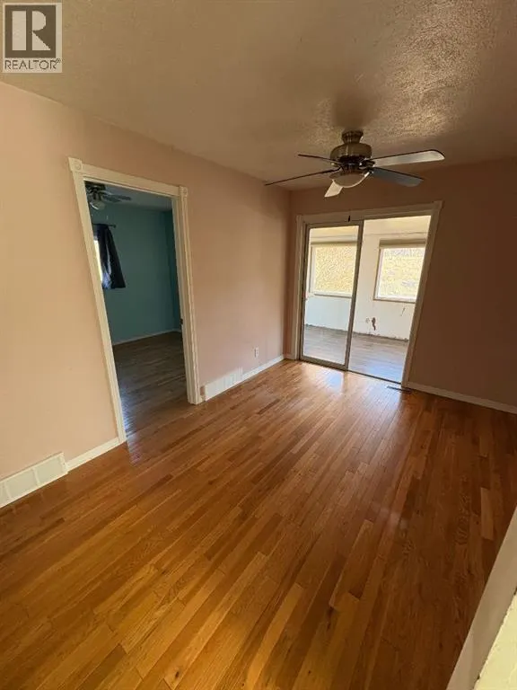 10926 93 St