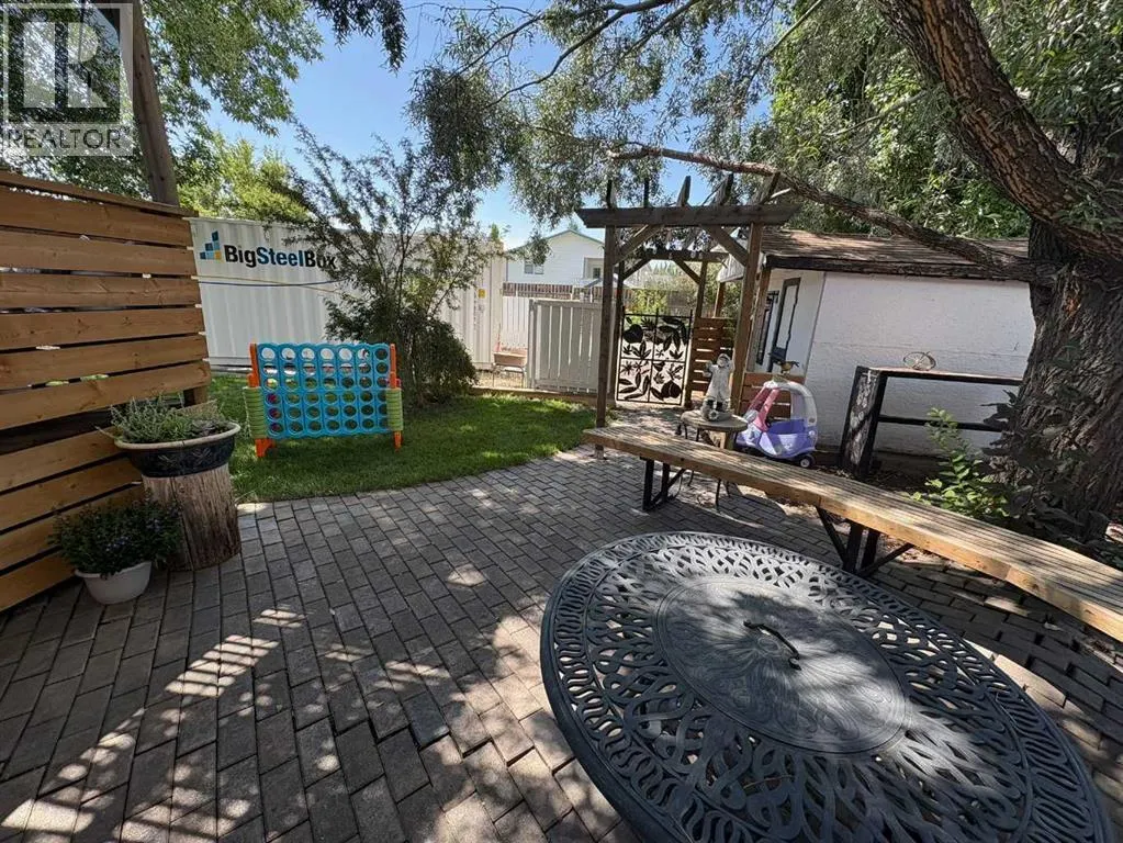 167 Mt Rundle Road W