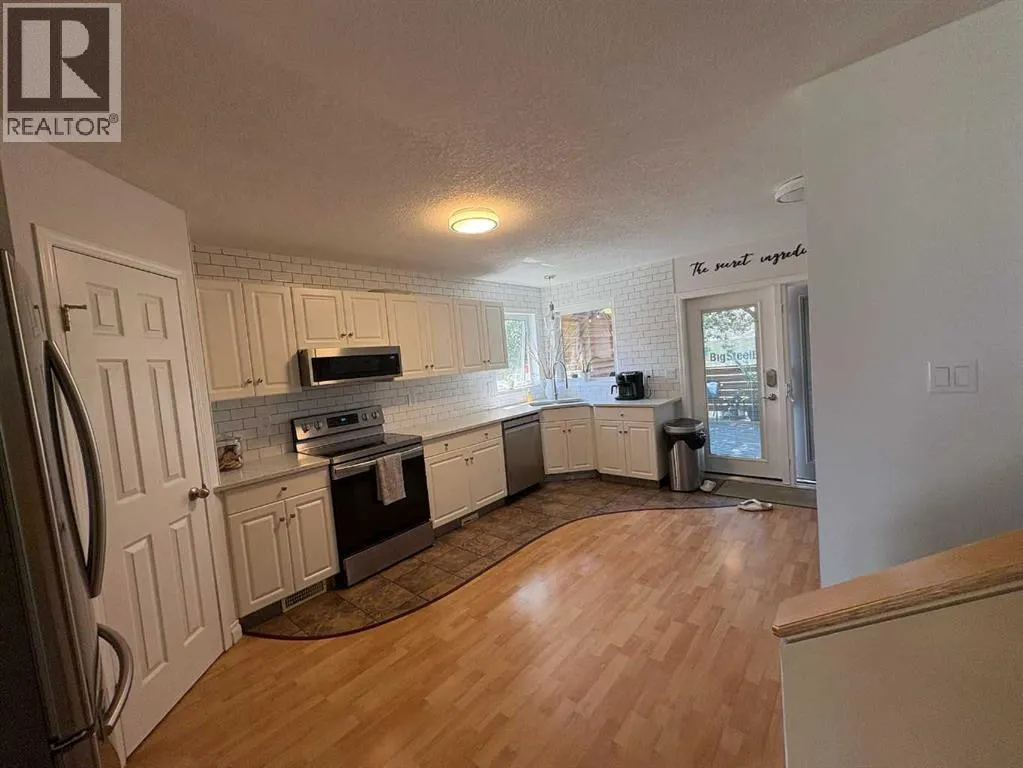 167 Mt Rundle Road W