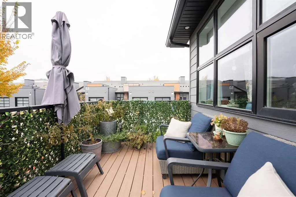 4, 59 Aquitania Circle W