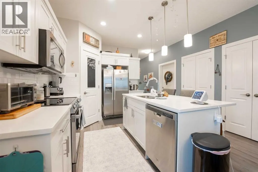 4, 59 Aquitania Circle W