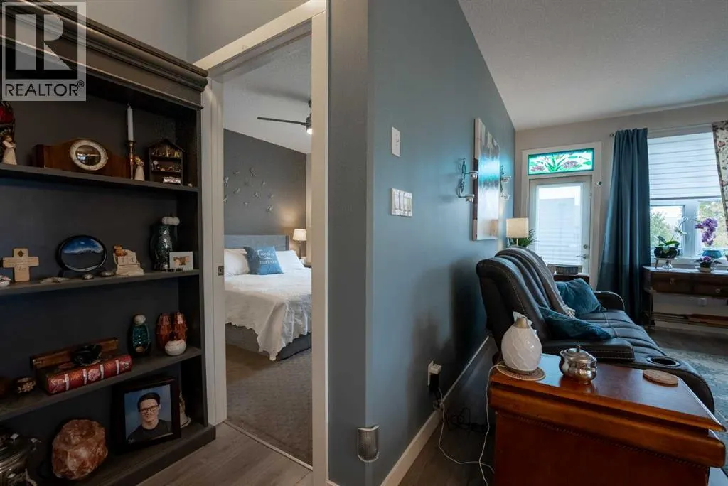 4, 59 Aquitania Circle W