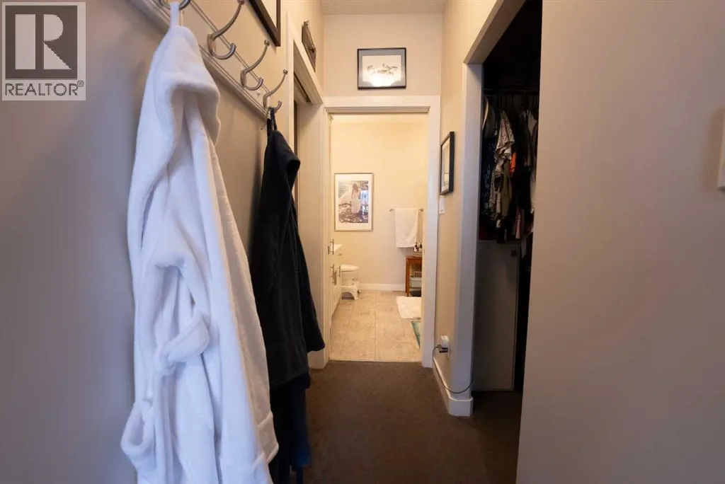 4, 59 Aquitania Circle W