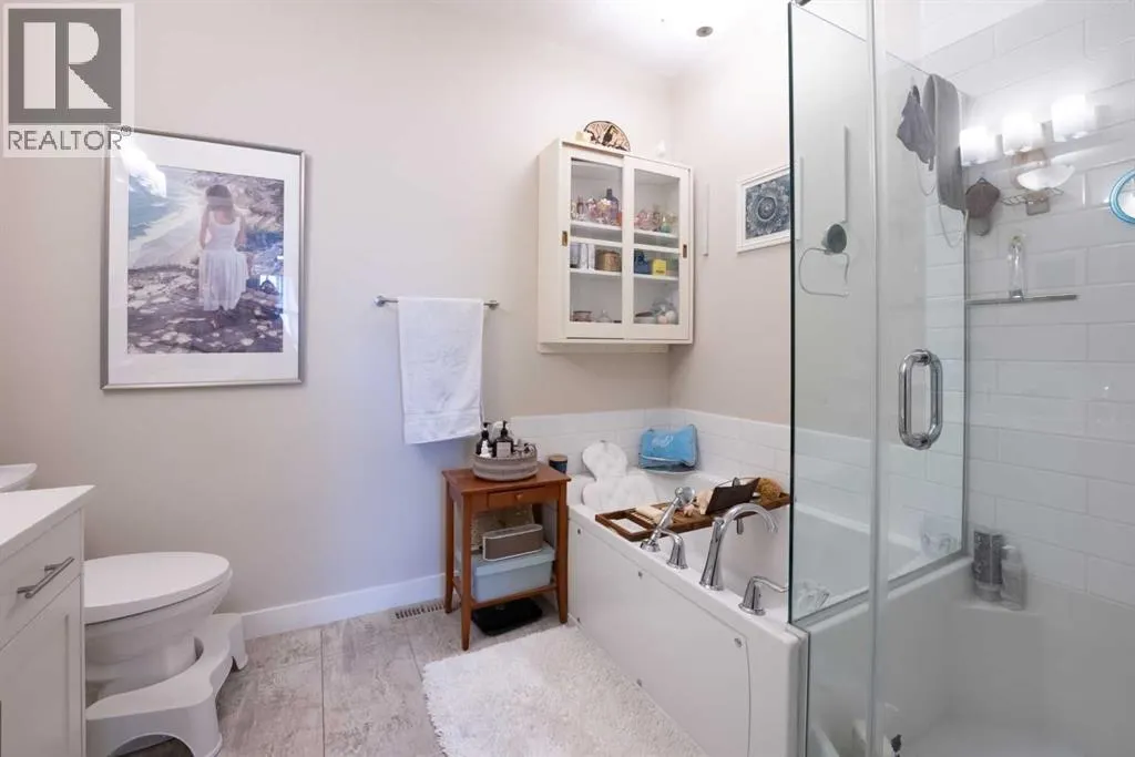 4, 59 Aquitania Circle W