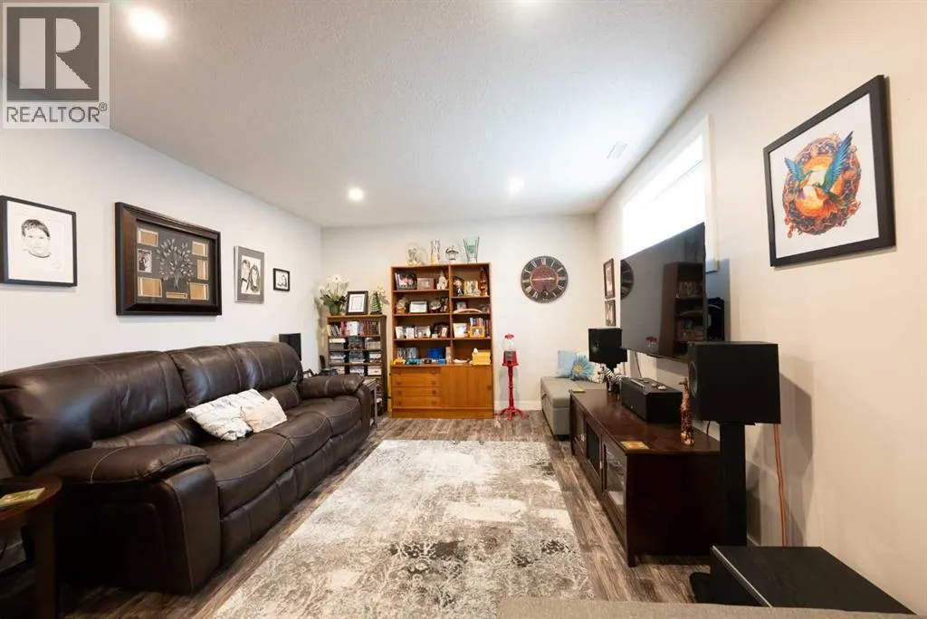 4, 59 Aquitania Circle W