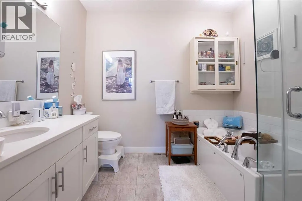 4, 59 Aquitania Circle W