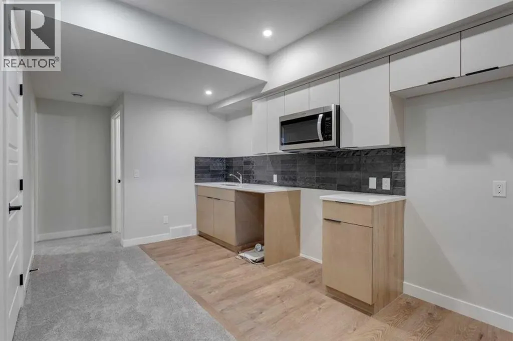 11 Lewiston View NE