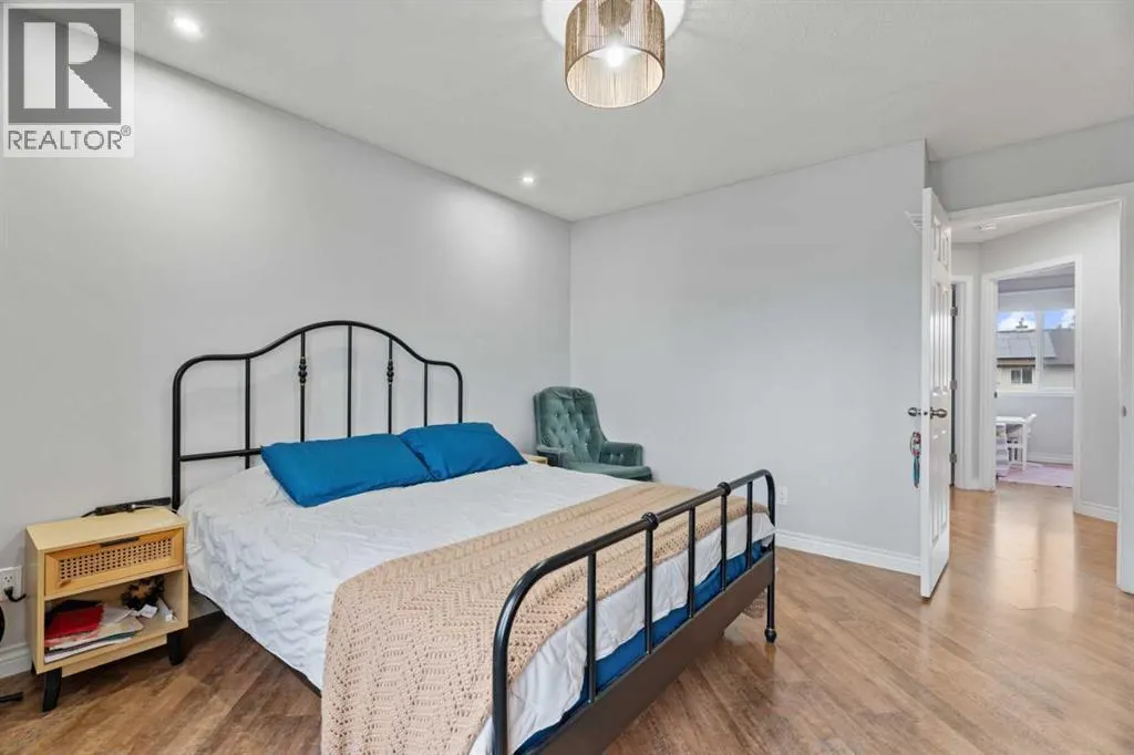 242 Elgin Place SE