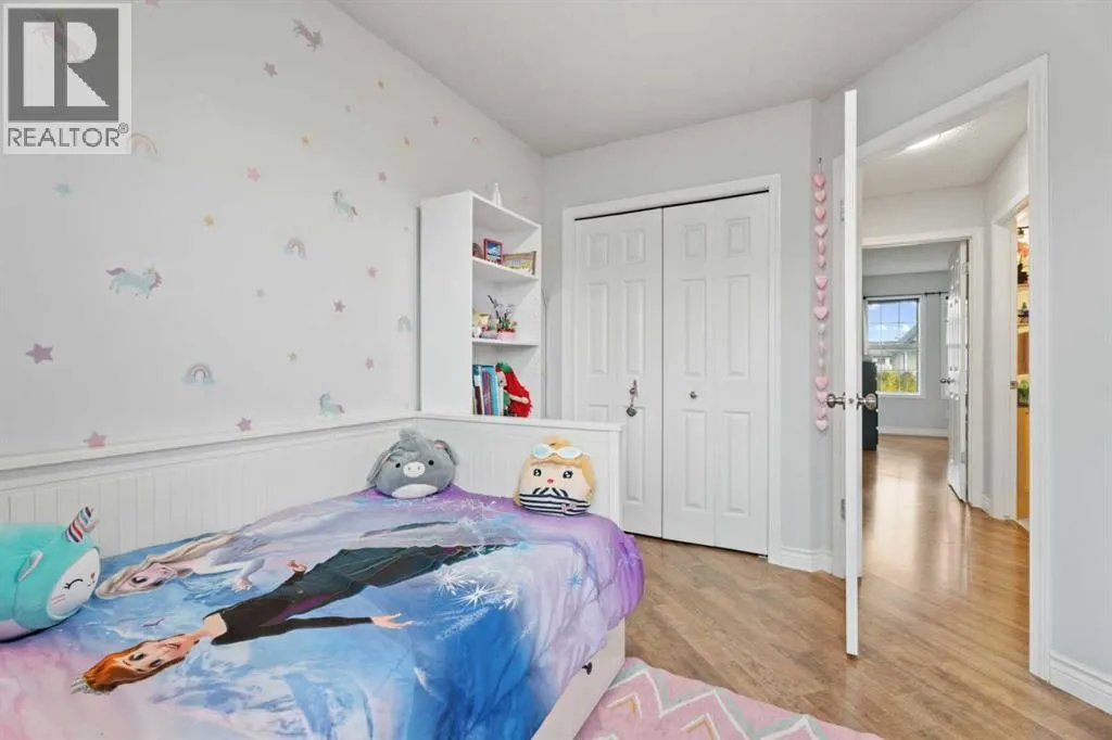 242 Elgin Place SE