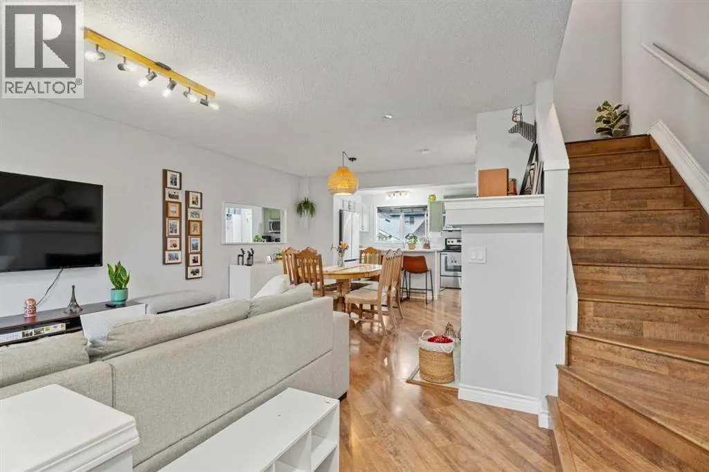 242 Elgin Place SE