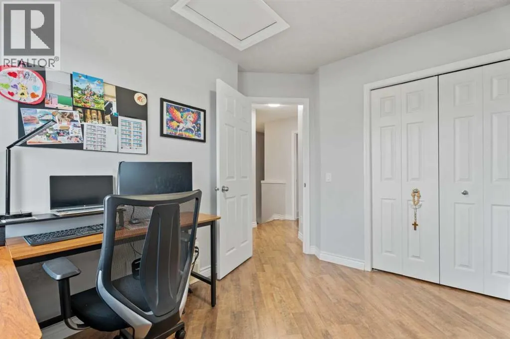 242 Elgin Place SE