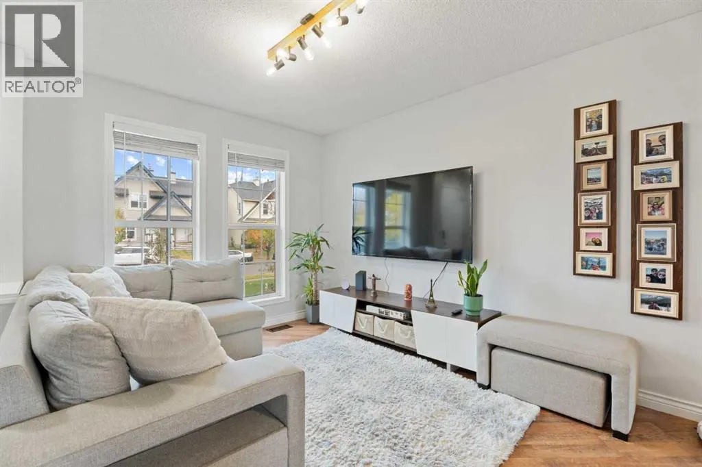 242 Elgin Place SE