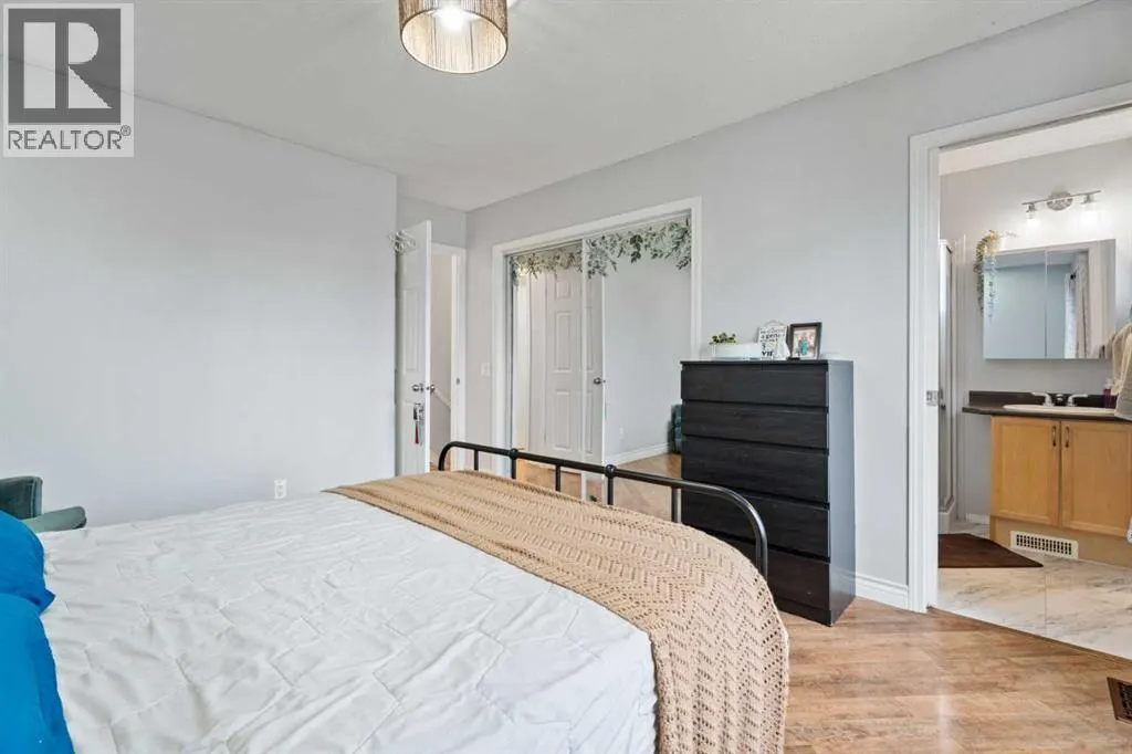 242 Elgin Place SE