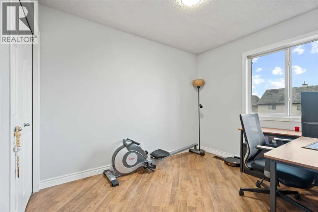 242 Elgin Place SE