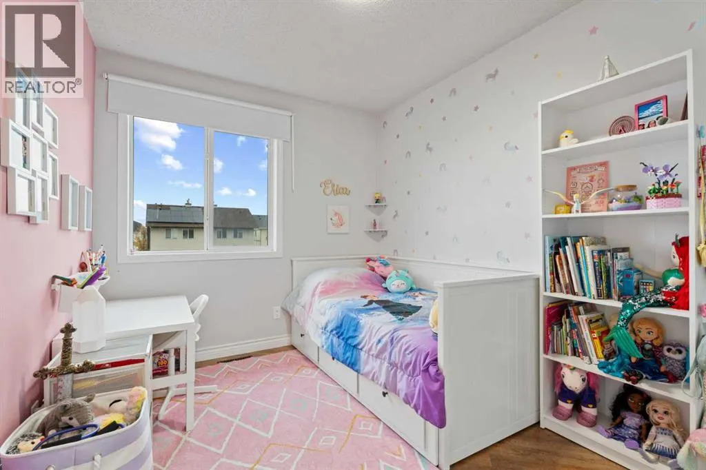 242 Elgin Place SE