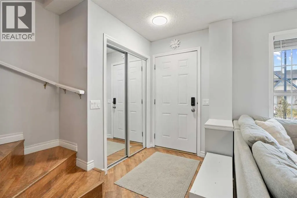242 Elgin Place SE