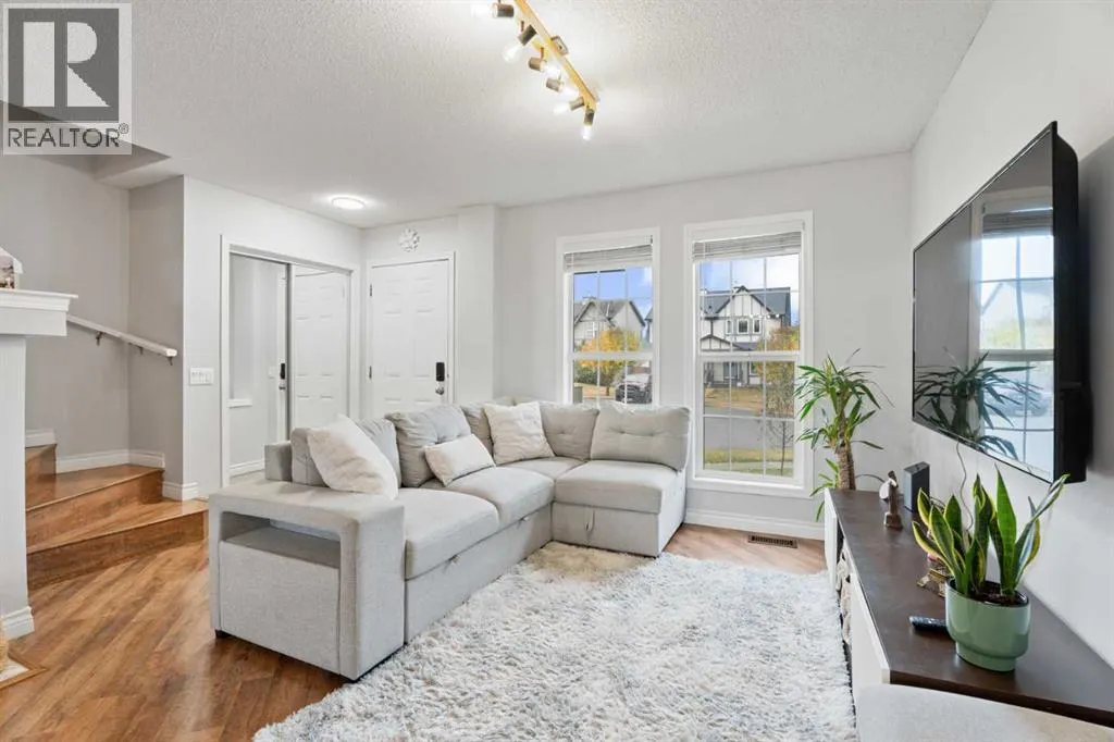 242 Elgin Place SE