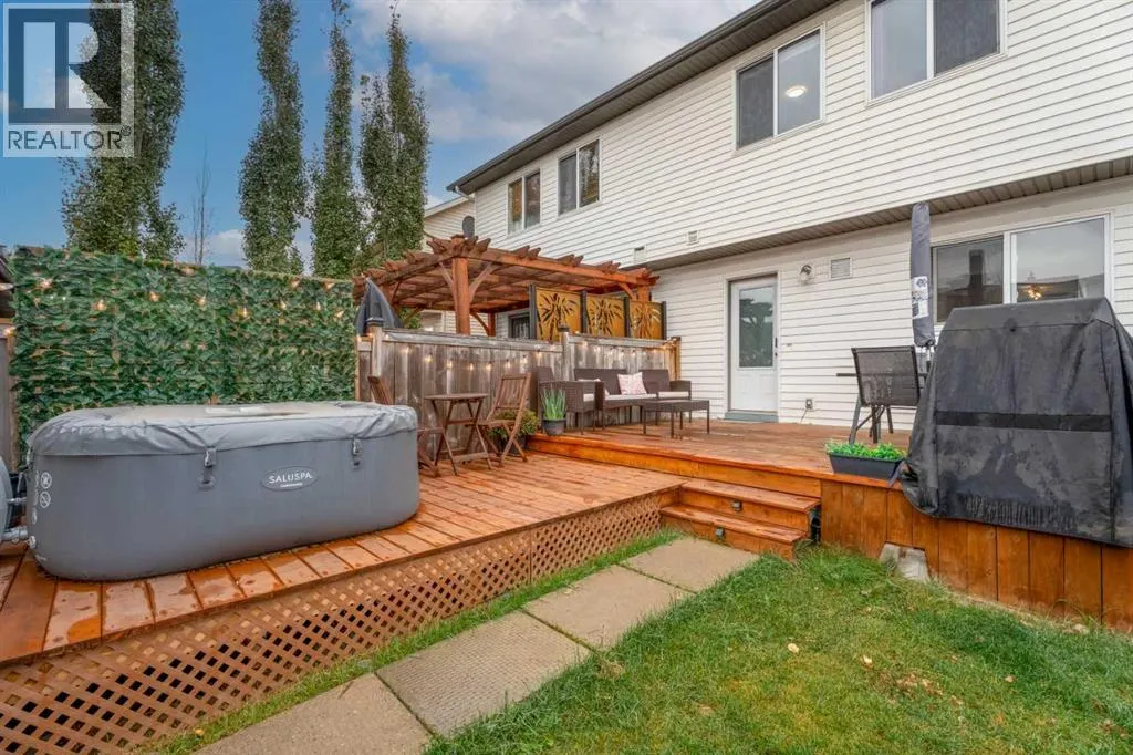 242 Elgin Place SE