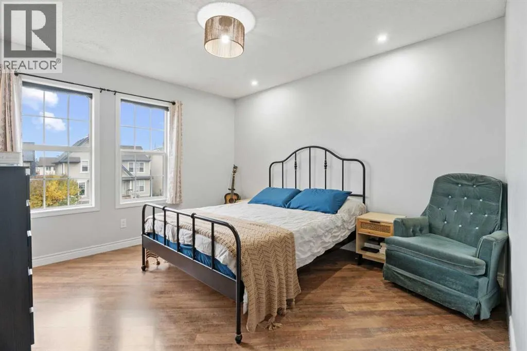 242 Elgin Place SE