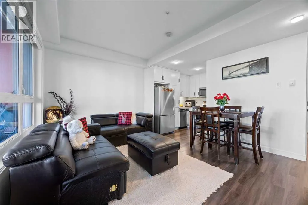 1108, 350 Livingston Common NE