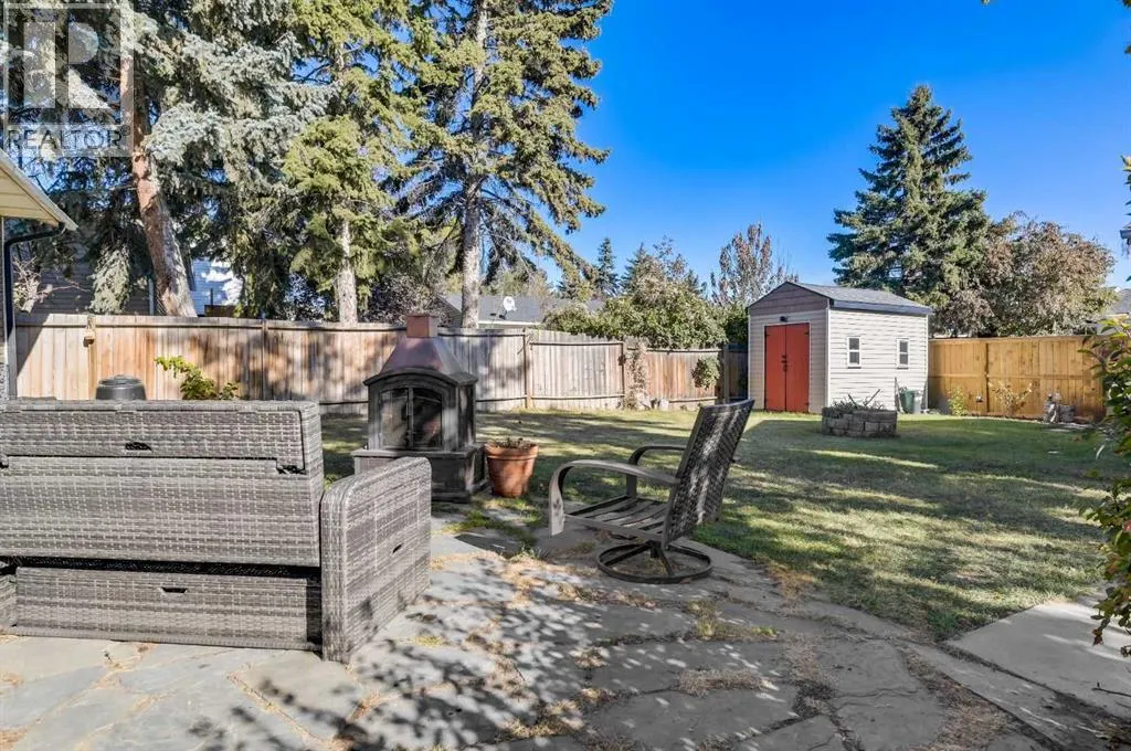 828 Queensland Drive SE
