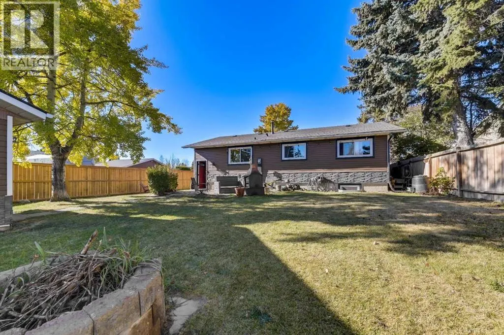828 Queensland Drive SE