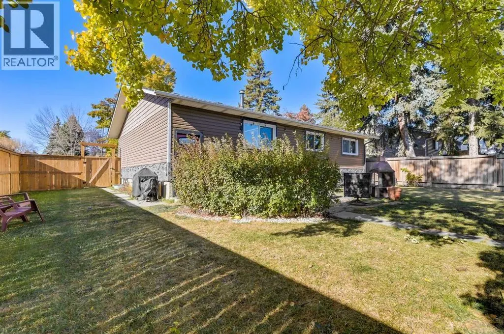 828 Queensland Drive SE