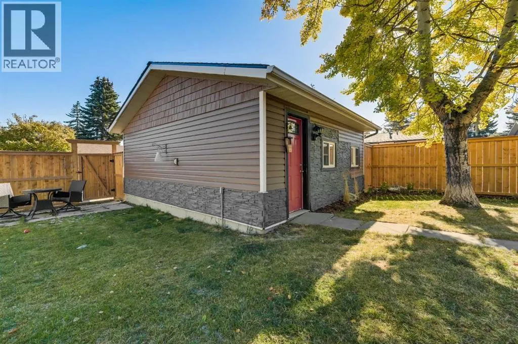 828 Queensland Drive SE