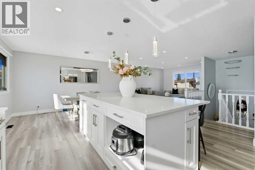 211 Pinetree Place NE