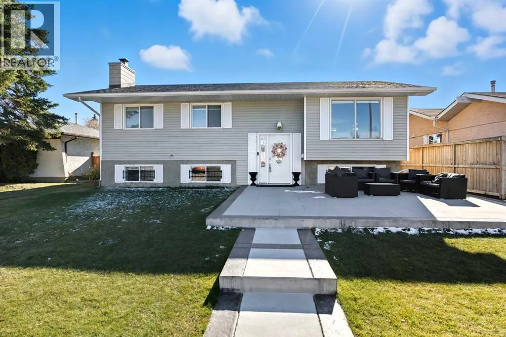 211 Pinetree Place NE