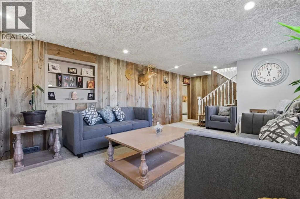 211 Pinetree Place NE