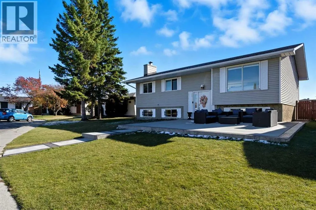 211 Pinetree Place NE