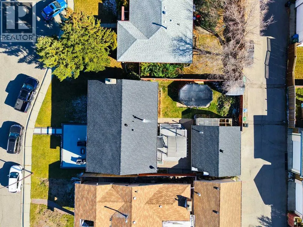 211 Pinetree Place NE