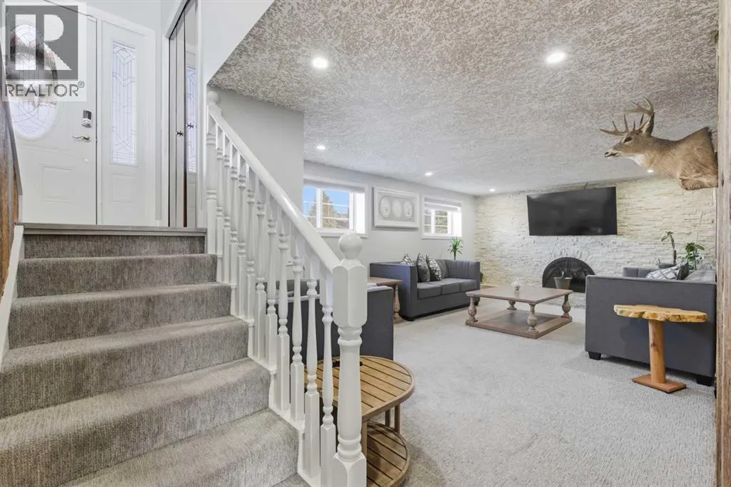 211 Pinetree Place NE