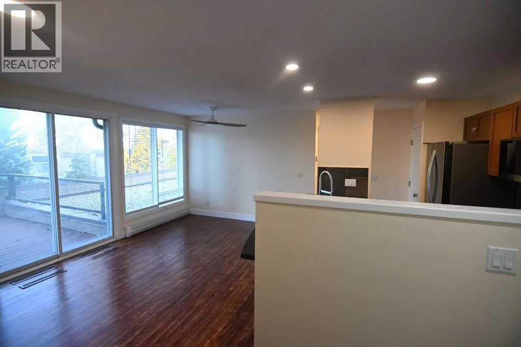 5, 211 Village Terrace SW