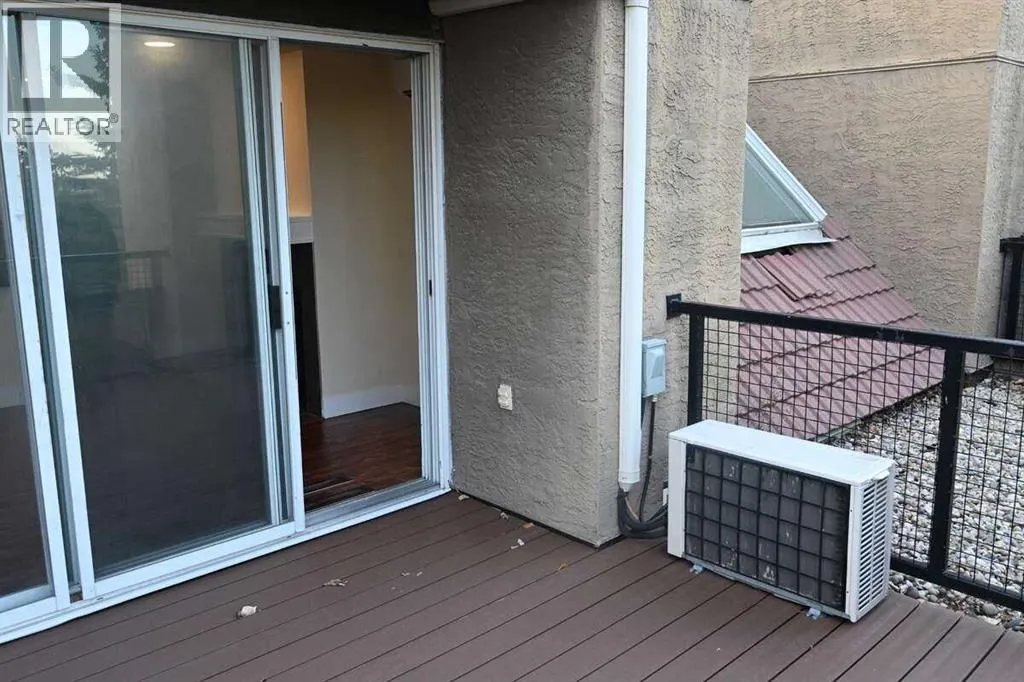 5, 211 Village Terrace SW