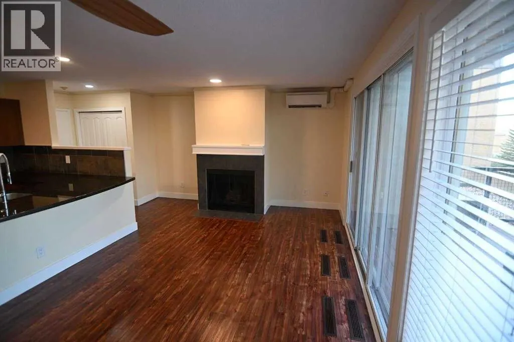 5, 211 Village Terrace SW