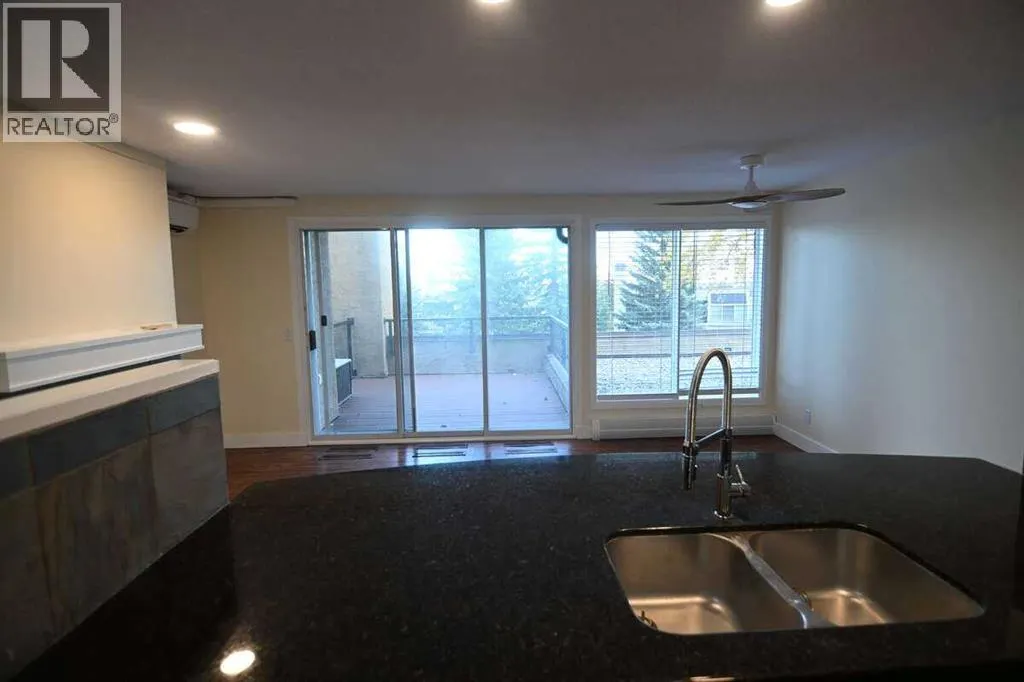 5, 211 Village Terrace SW