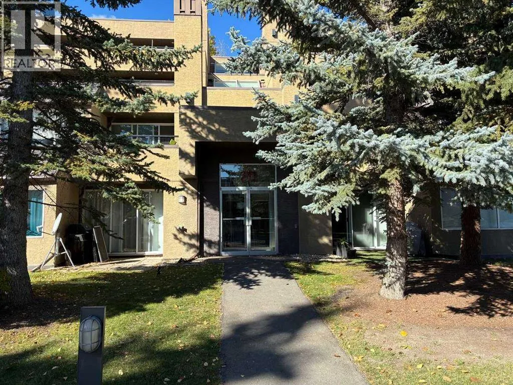 5, 211 Village Terrace SW