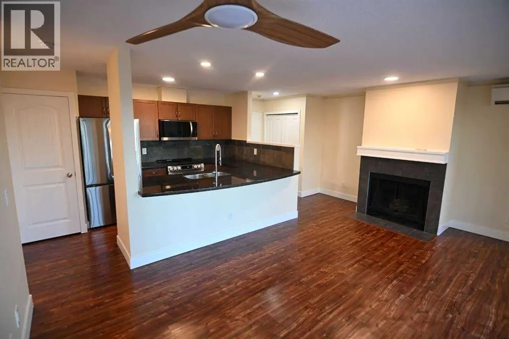 5, 211 Village Terrace SW