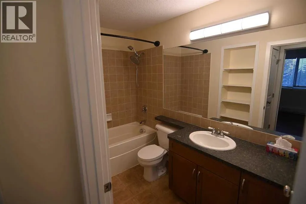 5, 211 Village Terrace SW
