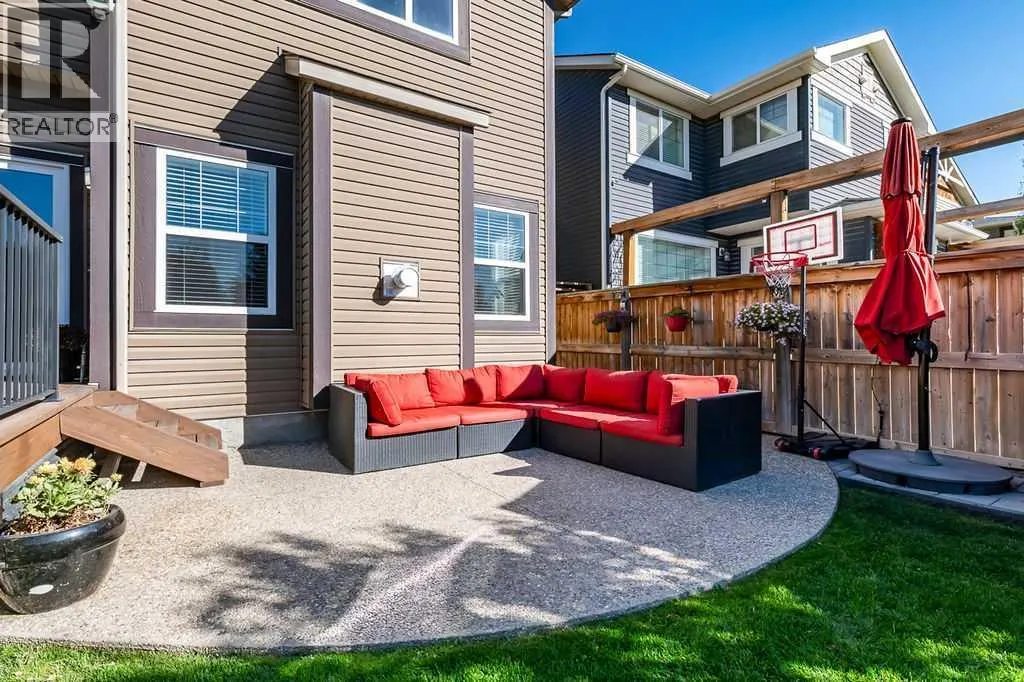 29 Cougar Ridge Close SW