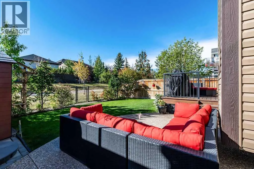 29 Cougar Ridge Close SW