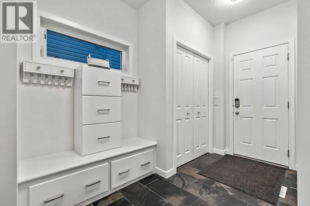 29 Cougar Ridge Close SW