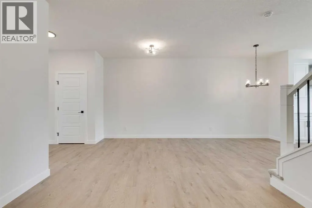 612 Buffaloberry Manor SE