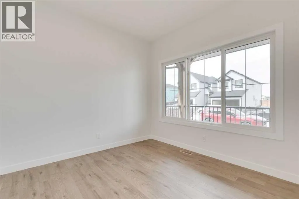 612 Buffaloberry Manor SE