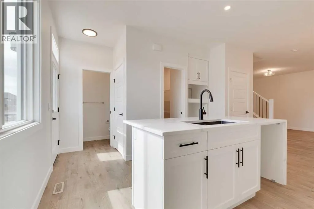 612 Buffaloberry Manor SE